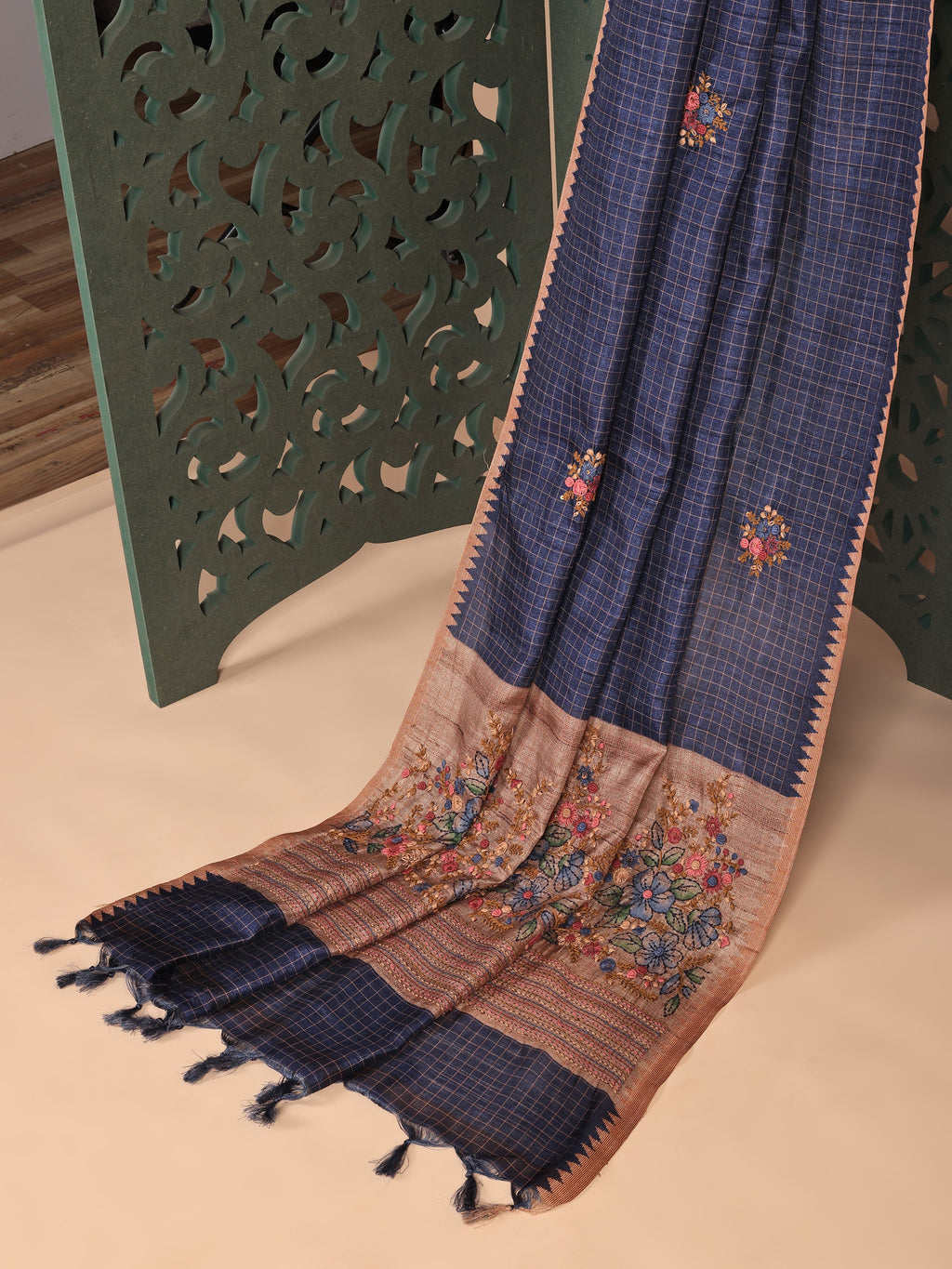 Neelima Linen Tissue Embroidered saree