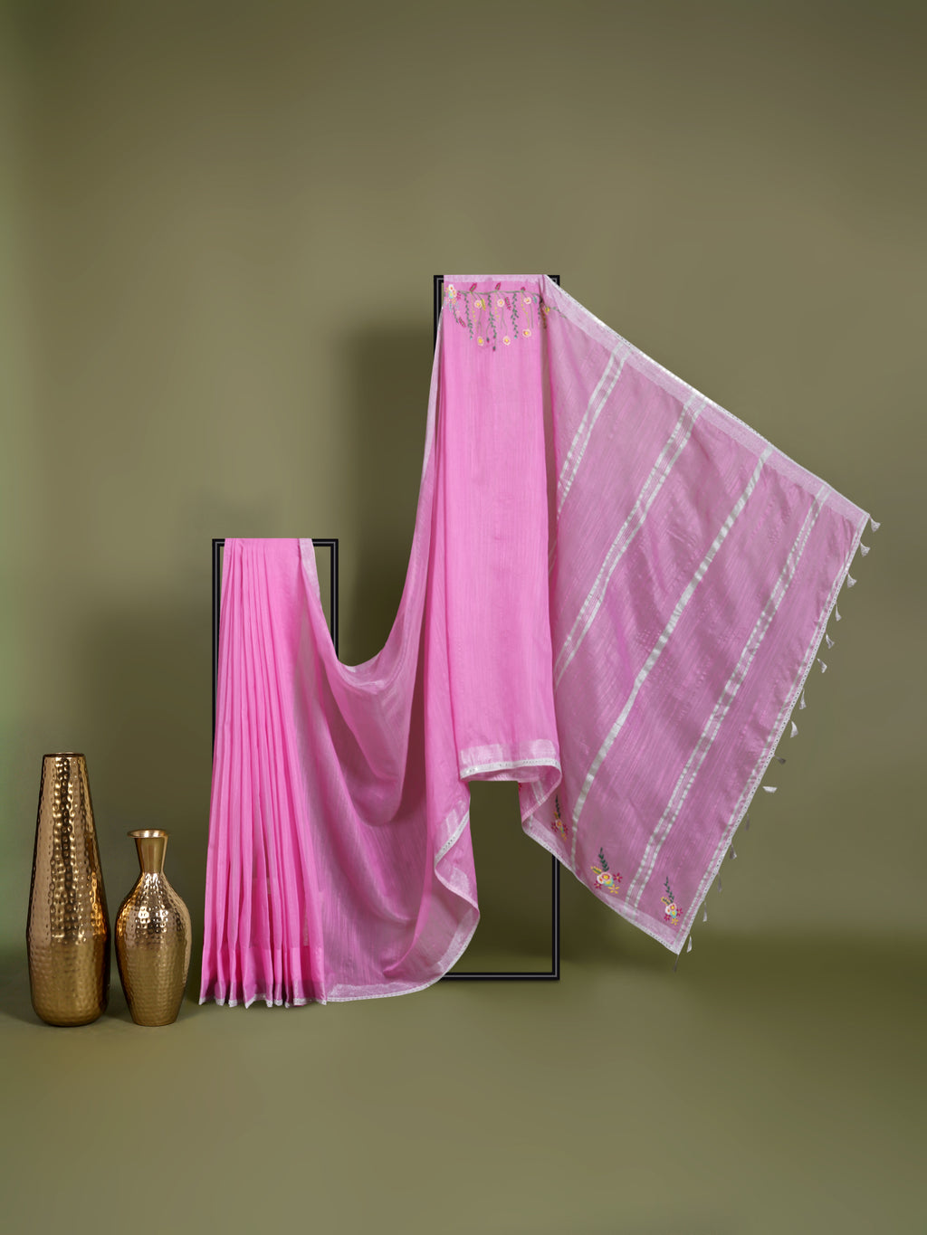 Gulnaar Embroidered Linen Saree